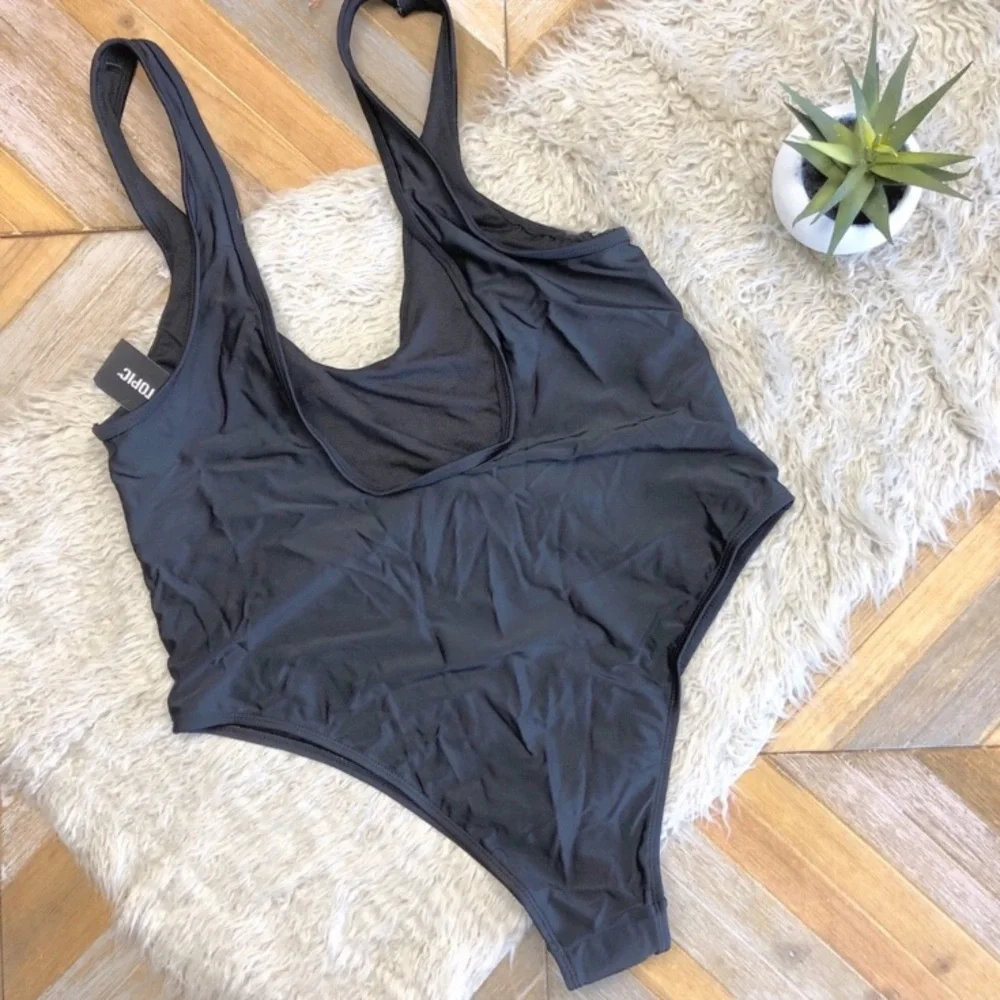 Hot Topic Ombre Skulls Swimsuit - Picture 3 of 6